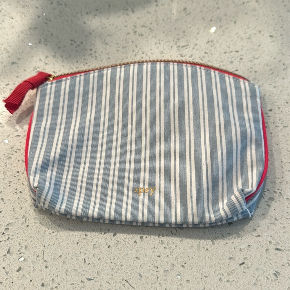 NWOT - Ipsy Cosmetic Pouch